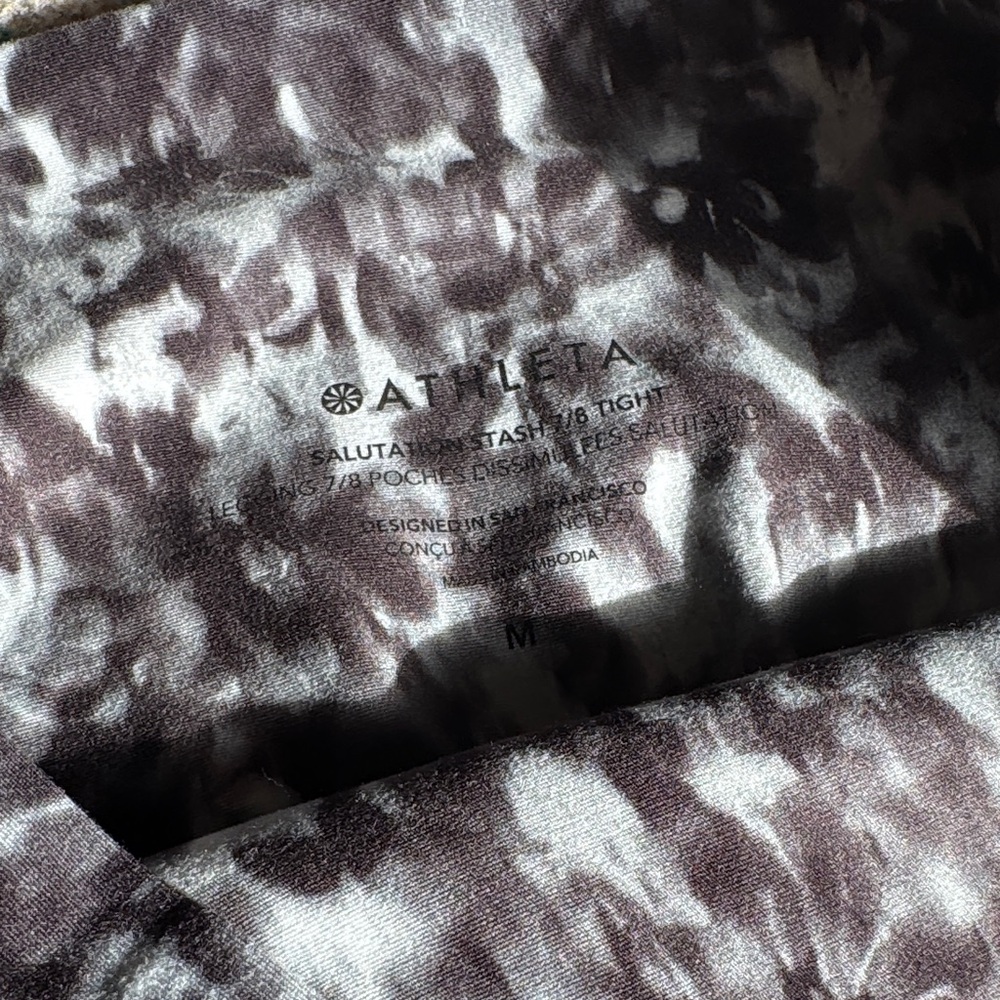 Athleta Black And Gray Patterned Salutation Stash… - image 5